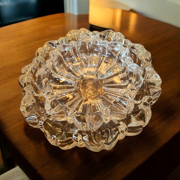 Elegant Glass Nesting Ashtrays. Pair - Picture 3 of 4
